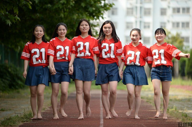 脑叶公司游戏中的角色的卡门为什么是赛博女鬼?